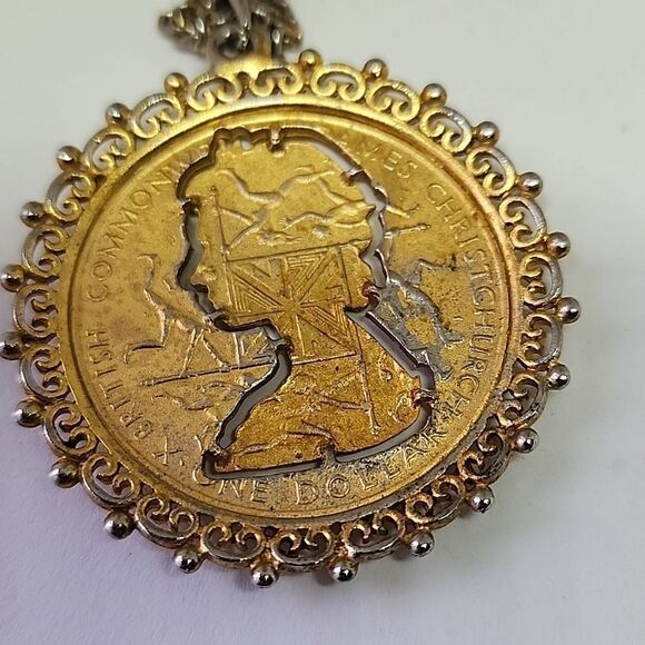 Vintage 1974 Elizabeth II Carved Out Coin Necklace - Picture 3 of 6